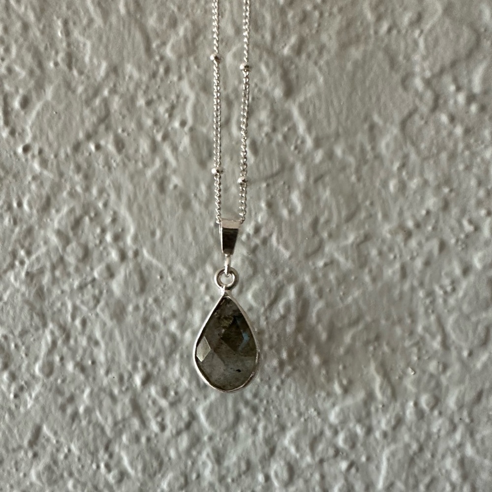 Beautiful semi precious gems fine necklace. Never worn.